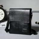 Bolsa de Ombro Masculina Compacta em Couro