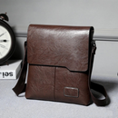 Bolsa de Ombro Masculina Compacta em Couro